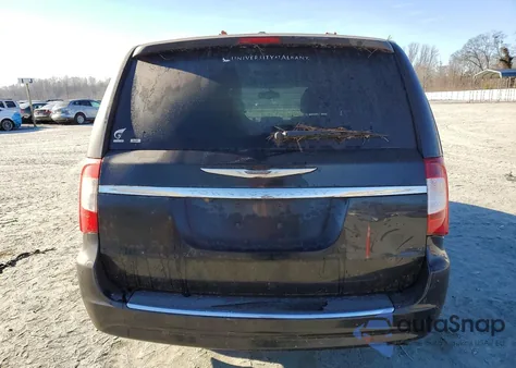 2013 Chrysler Town & Country Touring z USA, uszkodzony, nr VIN 2C4RC1BG5DR631689